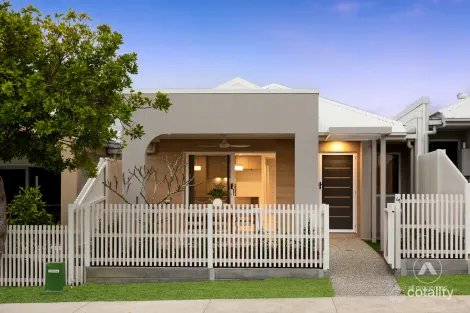 Property photo of 41 Harmony Crescent South Ripley QLD 4306