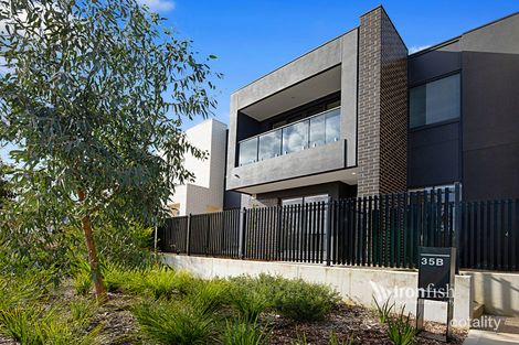 35b Warmbrunn Cres, Berwick, VIC 3806