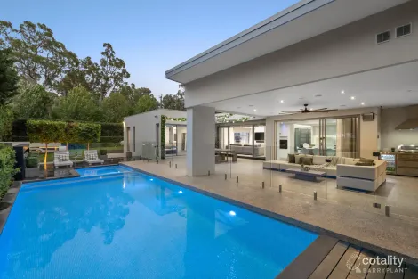 Property photo of 35 Knees Road Park Orchards VIC 3114