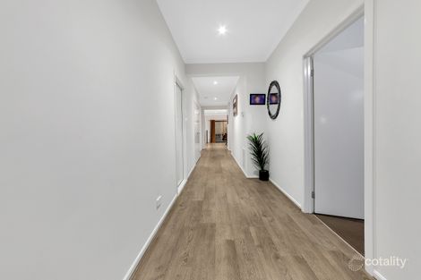 Property photo of 202 Duff Street Cranbourne West VIC 3977