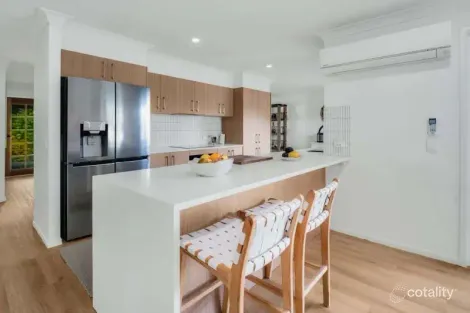 8 Yarraglen Pl, Parkwood, QLD 4214