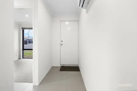 Property photo of 29 Candlestick Brace Dayton WA 6055