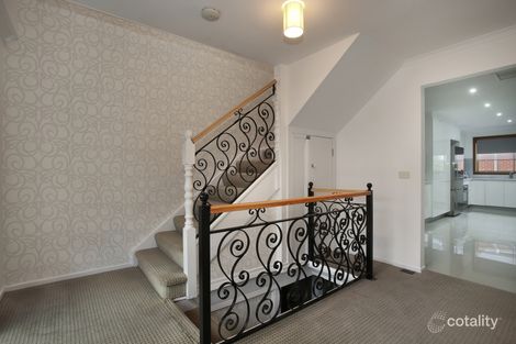 Property photo of 11 Evonne Court Endeavour Hills VIC 3802