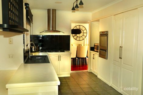 Property photo of 12 Fairwyn Close Mill Park VIC 3082