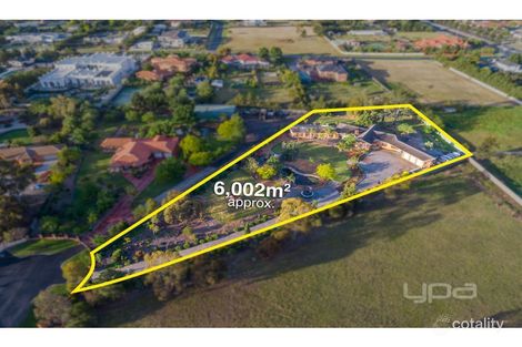Property photo of 10 Robinia Close Hillside VIC 3037