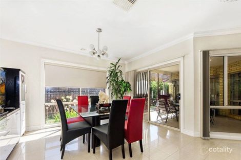 Property photo of 5 Mosman Grove Taylors Hill VIC 3037