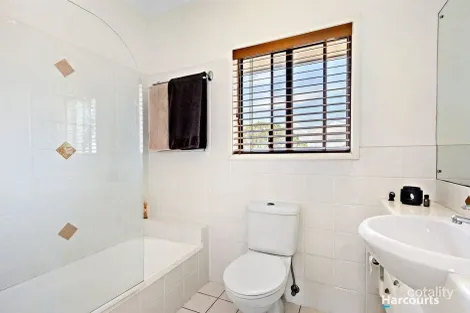 Property photo of 2/22 Nelson Parade Manly QLD 4179