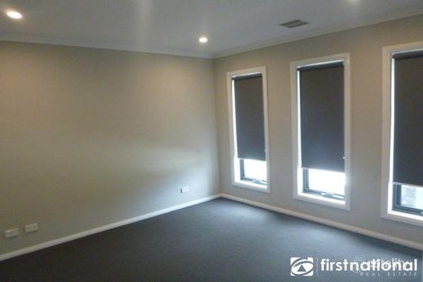 Property photo of 5 Golden Green Street Pakenham VIC 3810