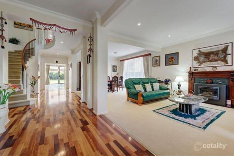 Property photo of 31 Huntingtower Crescent Mount Waverley VIC 3149
