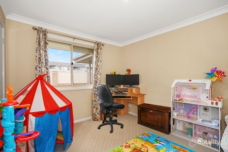 Property photo of 16 Firetail Grove Plumpton NSW 2761