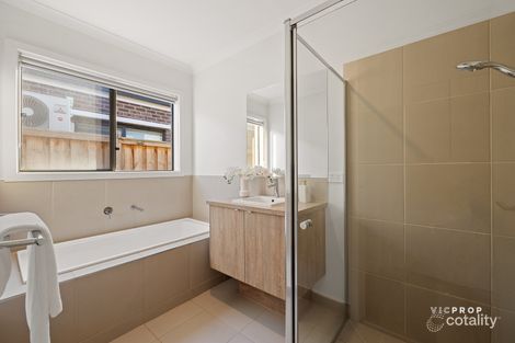 Property photo of 17 Athletic Circuit Clyde VIC 3978