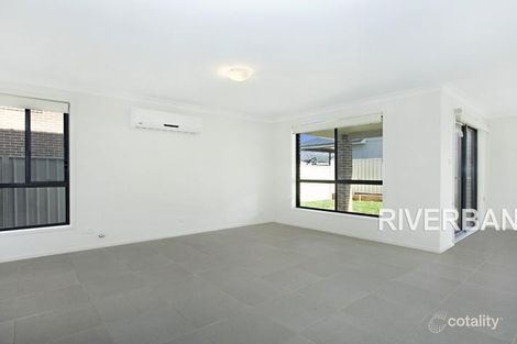 Property photo of 25 Affleck Gardens Middleton Grange NSW 2171