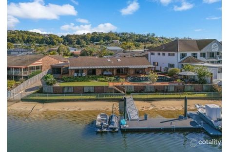 Property photo of 32 Captains Way Banora Point NSW 2486