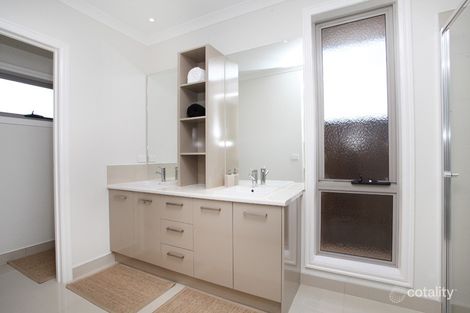 Property photo of 13 Halford Way Strathtulloh VIC 3338