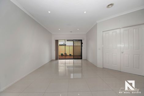 Property photo of 7 Gairdners Pass Caroline Springs VIC 3023