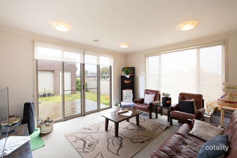Property photo of 18 Swamp Gum Place Alfredton VIC 3350