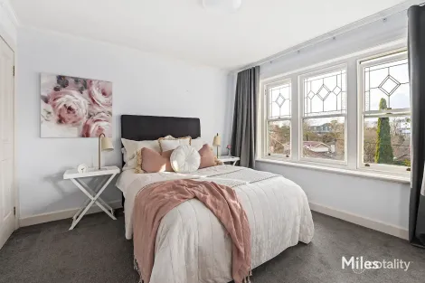 Property photo of 43 Elphin Street Ivanhoe VIC 3079