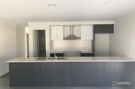 Property photo of 10 Wendy Way Pakenham VIC 3810