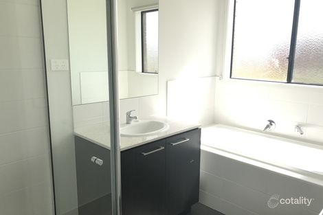 Property photo of 10 Wendy Way Pakenham VIC 3810