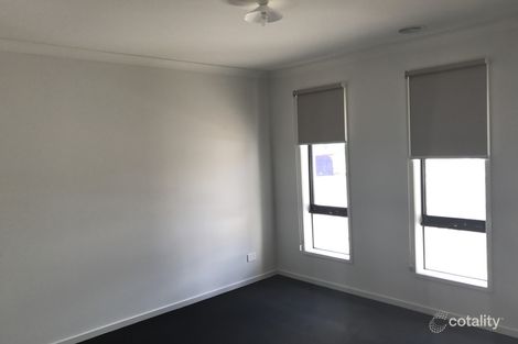 Property photo of 10 Wendy Way Pakenham VIC 3810