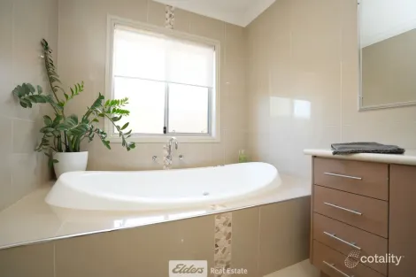 Property photo of 83 Hillam Drive Griffith NSW 2680