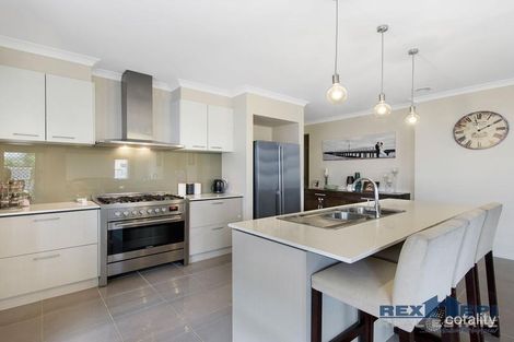 Property photo of 5 Fieldstone Crescent Cranbourne North VIC 3977