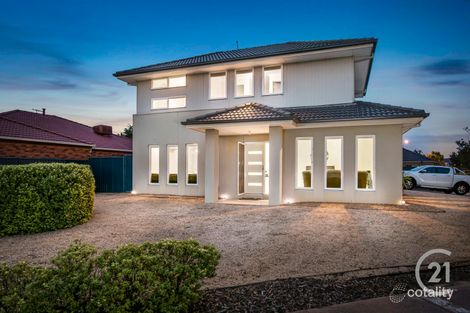 Property photo of 10 Laurina Link Pakenham VIC 3810