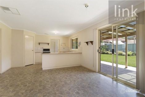 Property photo of 18 Creasey Place Glenroy NSW 2640