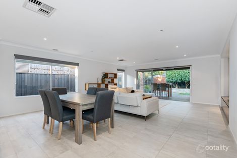 Property photo of 40 Lemon Grove Cranbourne West VIC 3977