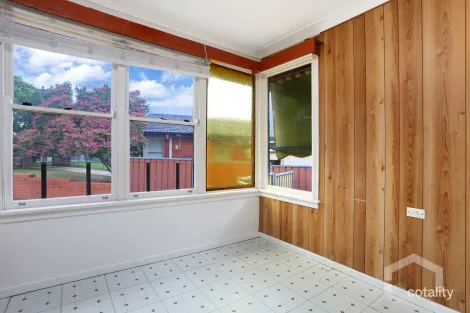 Property photo of 26 Nauru Crescent Lethbridge Park NSW 2770