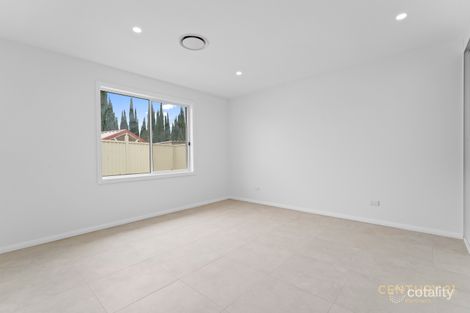 Property photo of 10 Whitsunday Circuit Green Valley NSW 2168