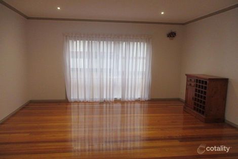 Property photo of 11 Thomas Street Roxburgh Park VIC 3064