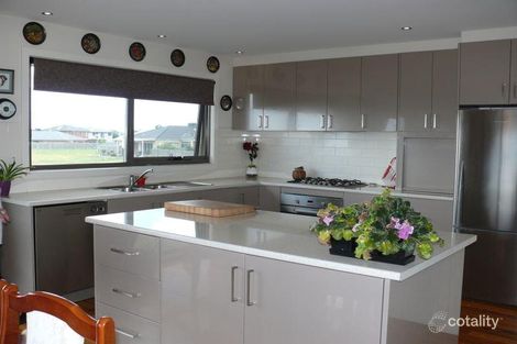 Property photo of 33 Eagle Bay Terrace Paynesville VIC 3880