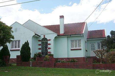 32 Walter St, Holland Park West, QLD 4121