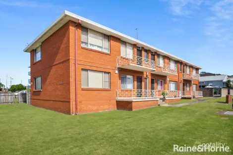2/110-112 Gladstone Ave, Coniston, NSW 2500