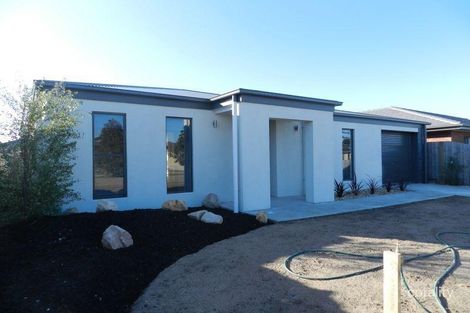 8 Smallman Ct, Paynesville, VIC 3880