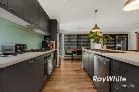 Property photo of 37 Woodlands Circuit Echuca VIC 3564