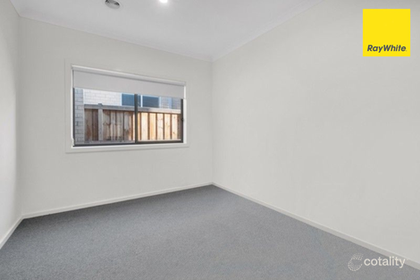 Property photo of 10 Huntingfield Street Thornhill Park VIC 3335