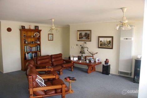 Property photo of 22 Flax Mill Close Drouin VIC 3818