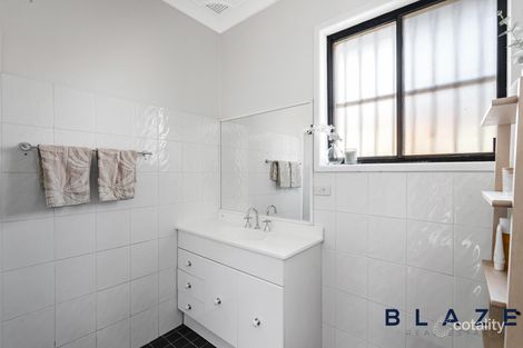 Property photo of 21 Swinborne Crescent Wetherill Park NSW 2164