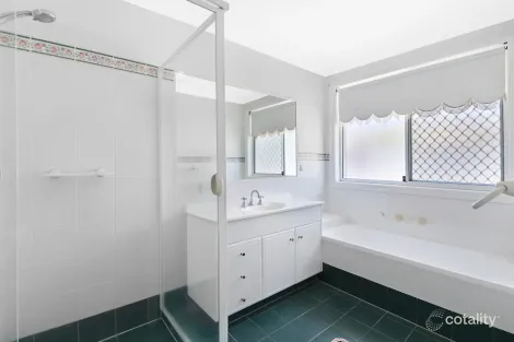 Property photo of 8 Kettlewell Chase Arundel QLD 4214