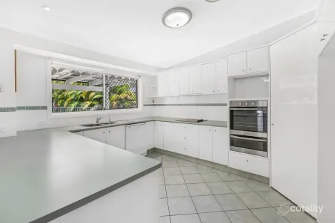 Property photo of 8 Kettlewell Chase Arundel QLD 4214