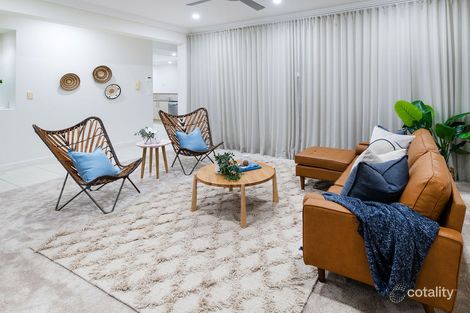Property photo of 33 Calmwater Crescent Helensvale QLD 4212