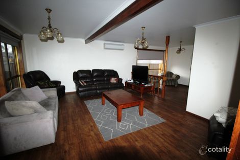 Property photo of 21 Rowan Parade Wendouree VIC 3355