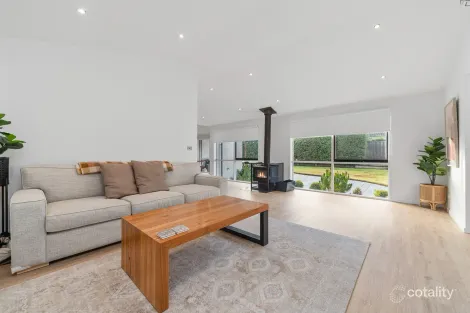 Property photo of 13 Rosella Court Pearcedale VIC 3912