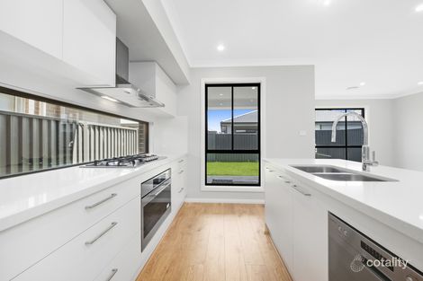 Property photo of 30 Ingall Loop Catherine Field NSW 2557