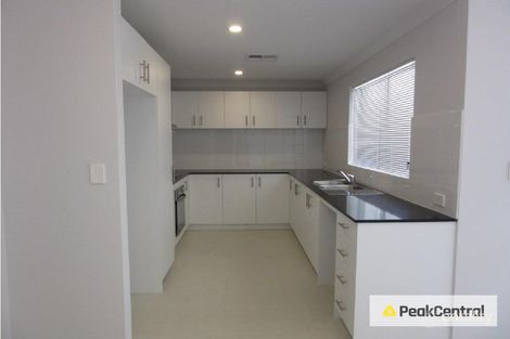 Property photo of 3/4 Skipper Crescent Success WA 6164