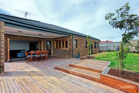 Property photo of 33 Von Nida Drive Cranbourne North VIC 3977