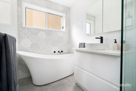 Property photo of 427 Parkview Crescent Lavington NSW 2641