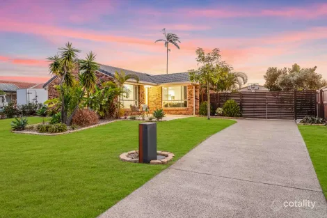 Property photo of 14 Gordon Crescent Sandstone Point QLD 4511